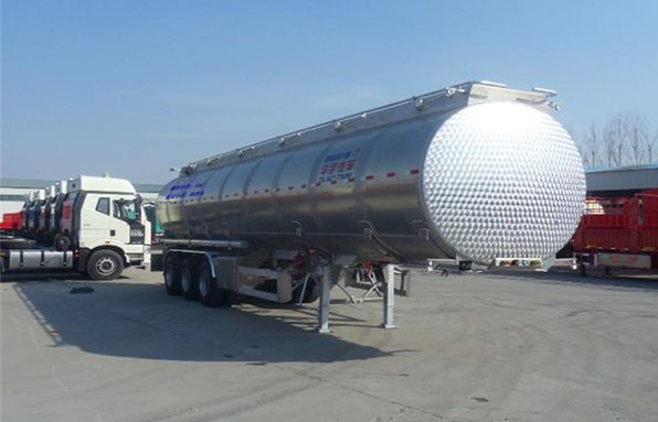 LHY9400GRH润滑油罐式运输车(图1)