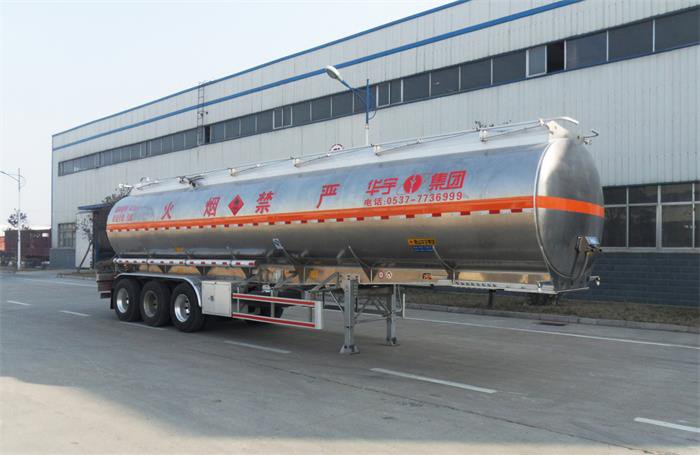 LHY9400GYY铝合金运油半挂车(图2)